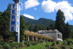 Levico terme, lo Stabilimento termale tra le montagne e sul lago del Trentino  - © Angela Ventin / www.trentinowellnesshotel.it