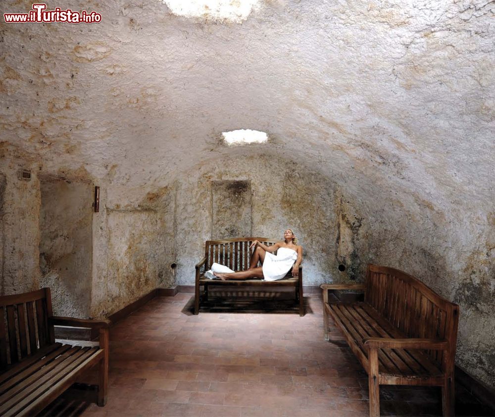Immagine Sauna all'interno delle Terme di Agnano a Napoli, uno degli stabilimenti termali della Campania  - © www.termediagnano.it