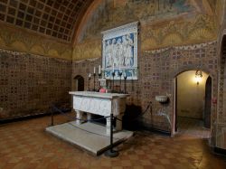 Interno della fortezza di Gradara, provincia di Pesaro-Urbino. La sua costruzione risale all'epoca fra l'XI° e il XV° secolo - © StockphotoVideo / Shutterstock.com