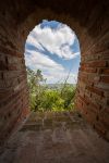 Le dolci colline che circondano il borgo di Gradara viste dalle mura antiche (Marche) - © gab90 / Shutterstock.com