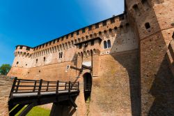 Il castelllo di Gradara, provincia di Pesaro-Urbino, Marche. Secondo la leggenda questa rocca ha fatto da sfondo al tragico amore fra Paolo e Francesca cantato da Dante Alighieri nella Divina ...