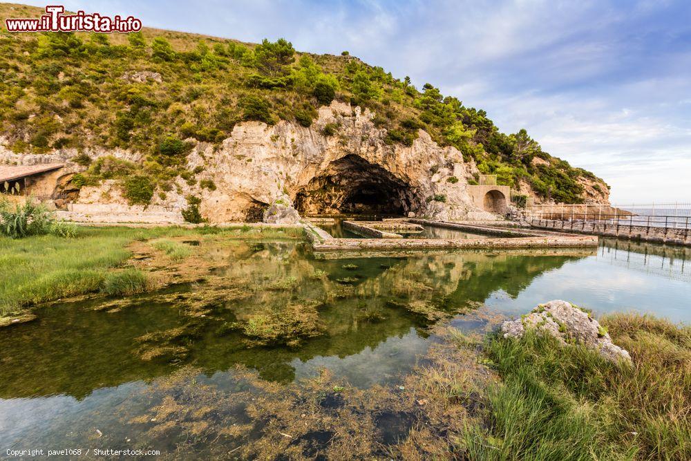Immagine Veduta delle antiche rovine della Villa di Tiberio a Sperlonga, Lazio. Quest'area venne riportata alla luce in occasione degli scavi per la costruzione della litoranea fra Terracina e Gaeta nel 1957 - © pavel068 / Shutterstock.com