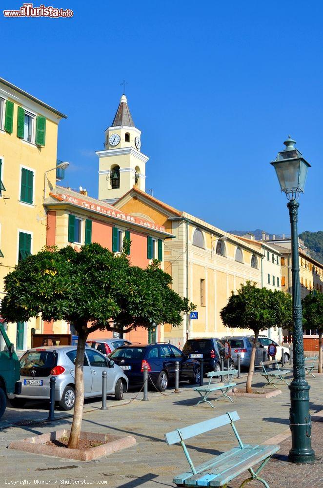 Immagine La chiesa di Santa Maria Assunta a Nervi, Genova.  Situata in via Guglielmo Oberdan, questa chiesa si presenta con un'unica navata. L'altare maggiore risale al 1739 ed è in stile barocco - © Okunin / Shutterstock.com