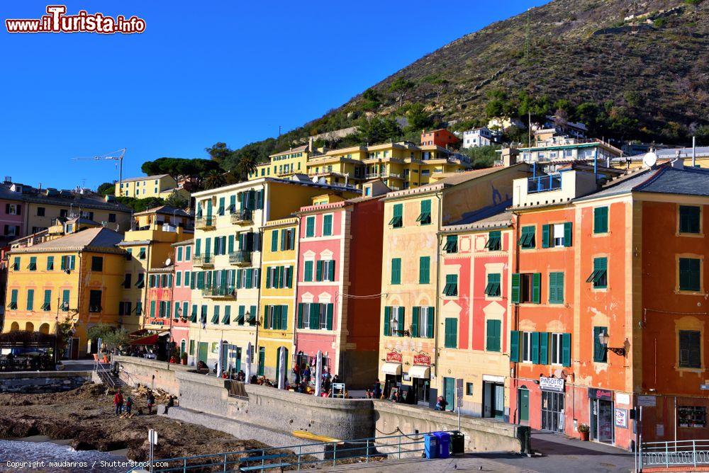 Immagine Le case colorate del centro di Nervi, quartiere di Genova, Liguria - © maudanros / Shutterstock.com