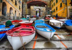 Barche a secco nel quartiere di Nervi a Genova, Liguria
