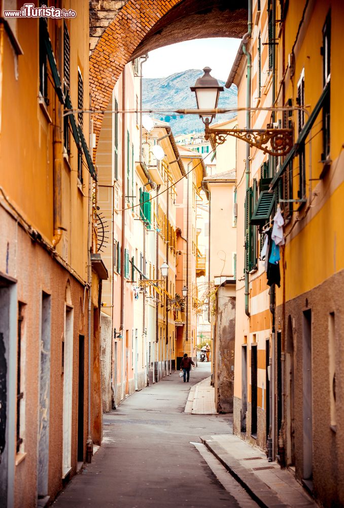 Immagine Una tipica stradina nel centro storico di Nervi, quartiere residenziale di Genova, Liguria. In origine Comune autonomo, dal 1926 è stato aggregato al territorio di Genova di cui è divenuto un sobborgo.