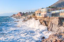 La costa rocciosa nel quartiere di Nervi, Genova, durante una tempesta di mare (Liguria) - © Gervasio S. _ Eureka_89 / Shutterstock.com
