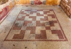 La stanza del mosaico geometrico alla VIlla dei Mosaici di Spello, Umbria