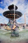 Una splendida fontana con sculture nel Giardino delle Tuileries, Parigi, Francia. Questo parco è stato uno dei primi di Parigi ad essere aperto al pubblico.
