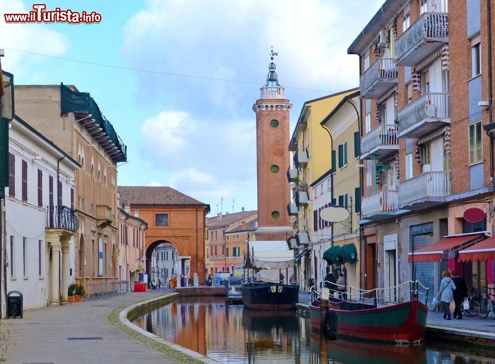Immagine Il centro di Comacchio e la Torre Civica o dell'Orologio uno dei simboli cittadini