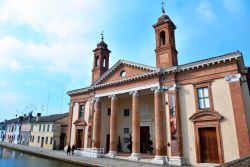 La Chiesa di San Pietro dell'Ospedale degli Infermi di Comacchio  - © maudanros / Shutterstock.com