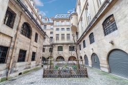 Uno scorcio del cortile interno del palazzo della Conciergerie a Parigi, Francia. Fra i vari ambienti che si possono visitare c'è anche il cortile riservato alle donne.
