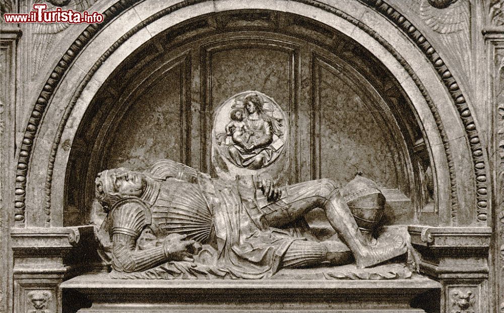 Immagine Una scultura sepolcrale nella Cappella di SIgismondo, Cattedrale di Cracovia