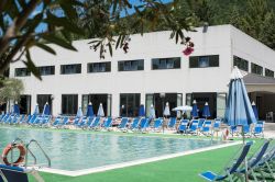 La piscina esterna dell'Hotel Terme Cappetta a Contursi in Campania