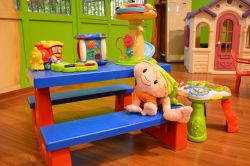 Piedone è la mascotte del villaggio per bambini di Binasco  - ©  www.ilvillaggiodipiedone.com