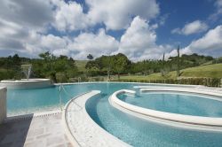 La vasche delle Piscine Termali Theia a Chianciano Terme in Toscana