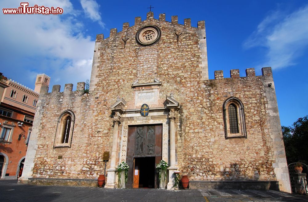 Immagine Il Duomo di San Nicola, la Cattedrale romanico-gotica del centro di Taormina in Sicilia