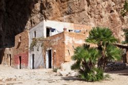 Il piccolo villaggio rurale nella Grotta di Mangiapane, Custonaci, Trapani. Qui sono stati girati alcuni episodi della serie televisiva Il commissario Montalbano.
