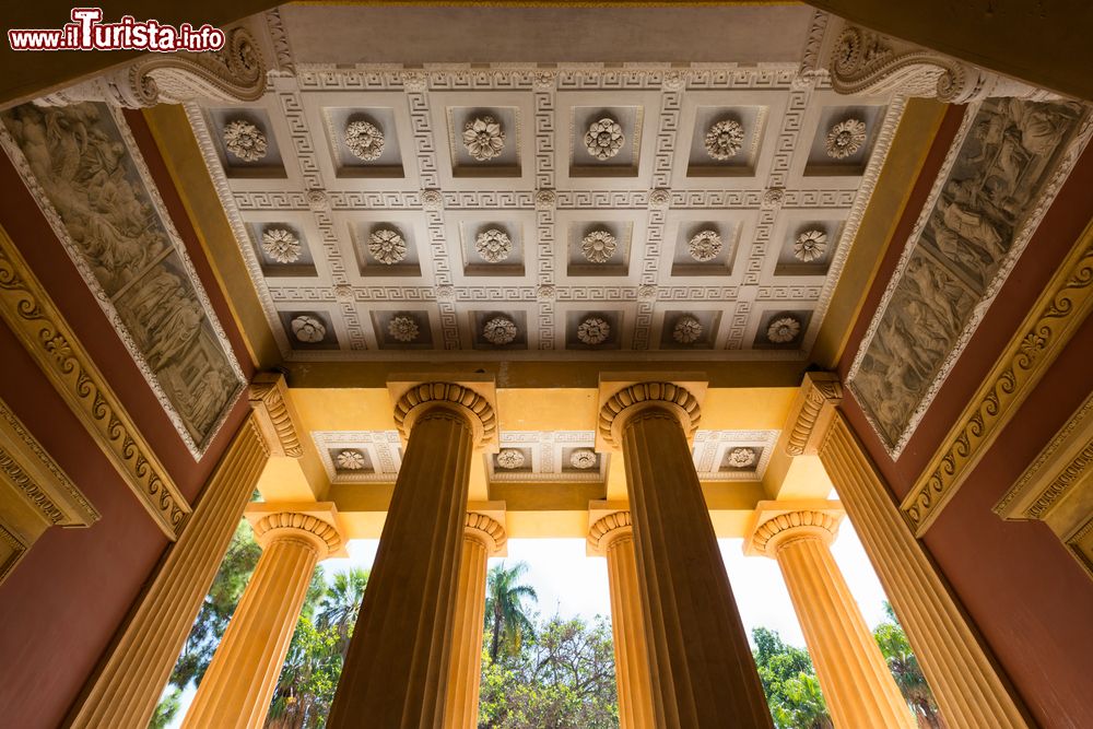 Immagine Interno del Gymnasium all'Orto Botanico di Palermo, Sicilia. Costruito dall'architetto francese Léon Dufourny, è il simbolo di quest'istituzione museale. Un tempo era la sede della Schola Regia Botanice.