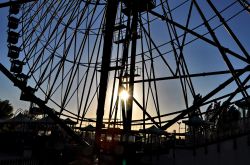 Ruota Mirabilandia al tramonto