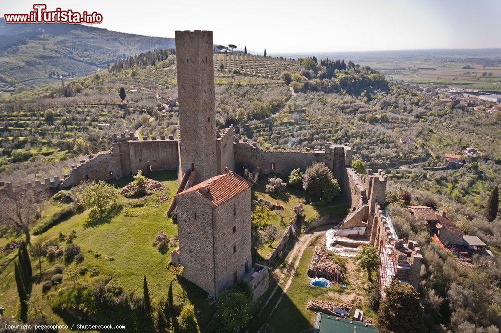 Immagine Vista aerea del Castello di Montecchio in provincia di Arezzo: siamo a Castiglion FIorentino in Toscana - © pegasophoto / Shutterstock.com