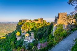 Veduta del Castello di Venere a Erice, provincia di Trapani, Sicilia. E' stato costruito sulle rovine di un tempio elimo-fenicio-romano.
