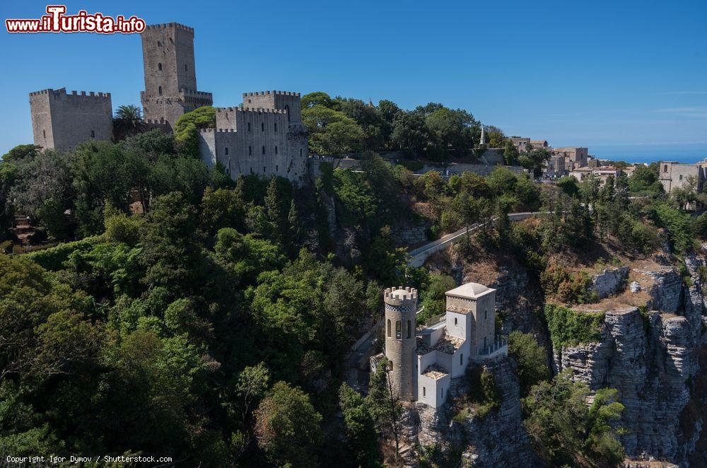 Immagine Panorama del castello normanno Torri del Balio e di Torretta Pepoli a Erice, Sicilia - © Igor Dymov / Shutterstock.com
