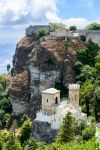 Erice, provincia di Trapani: veduta di Torretta Pepoli arroccata su un costone di roccia sotto le torri del Balio - © Matthew Boxley / Shutterstock.com