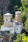 Veduta della Torretta Pepoli a Erice, provincia di Trapani, Sicilia. Realizzata in stile Liberty, venne fatta costruire dal conte Agostino Pepoli nel 1870 come luogo di meditazione e studio ...