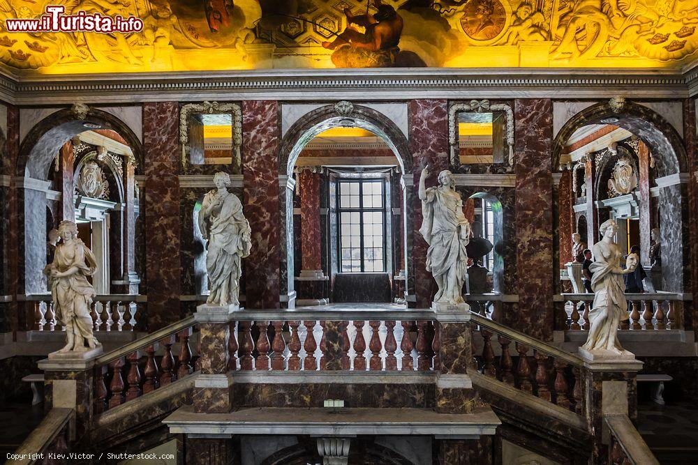 Immagine Interno del palazzo di Drottningholm a Stoccolma, Svezia. Residenza privata dei reali, venne costruita a partire dal 1662 su progetto dell'architetto Nicodemus Tessin il Vecchio - © Kiev.Victor / Shutterstock.com