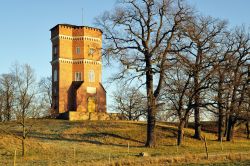 La torre gotica costruita nei pressi del palazzo di Drottningholm, Stoccolma, Svezia.
