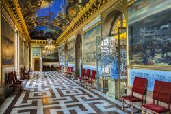 Una sala affrescata del castello di Drottningholm a Stoccolma, Svezia. Costruito nel 1600 e ispirato alla celebre reggia di Versailles, è anche il castello meglio conservato di Svezia ...