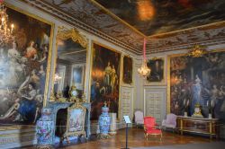 Affreschi e stucchi decorano le sale del palazzo di Drottningholm a Stoccolma, Svezia.
