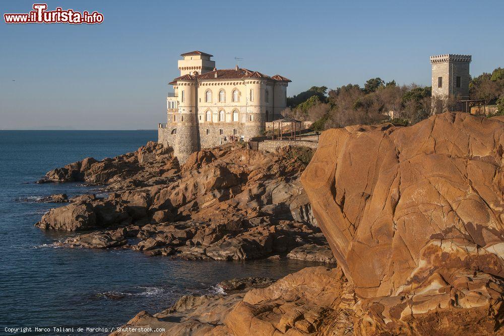 Immagine La costa rocciosa a sud di LIvorno e il Castello del Boccale - © Marco Taliani de Marchio / Shutterstock.com