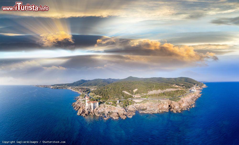 Immagine La Costa tra la Torre di Calafuria e il Castello del Boccale a Livorno in Toscana - © GagliardiImages / Shutterstock.com