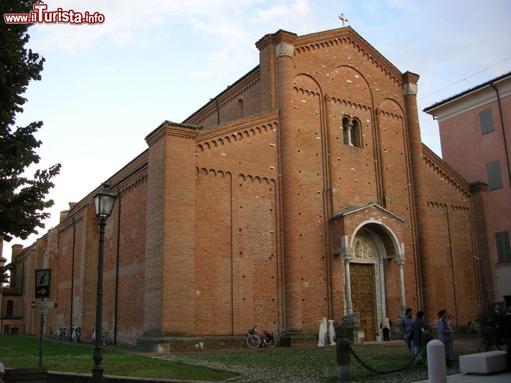 Immagine La facciata dell'Abbazia di Nonantola in Emilia, provincia di Modena - © Sailko, CC BY-SA 3.0, Wikipedia
