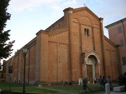 La facciata dell'Abbazia di Nonantola in Emilia, provincia di Modena - © Sailko, CC BY-SA 3.0, Wikipedia