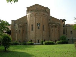 Le tre absidi dell'Abbazia di Nonantola, la storica chiesa del modenese - © Sailko, CC BY-SA 3.0, Wikipedia