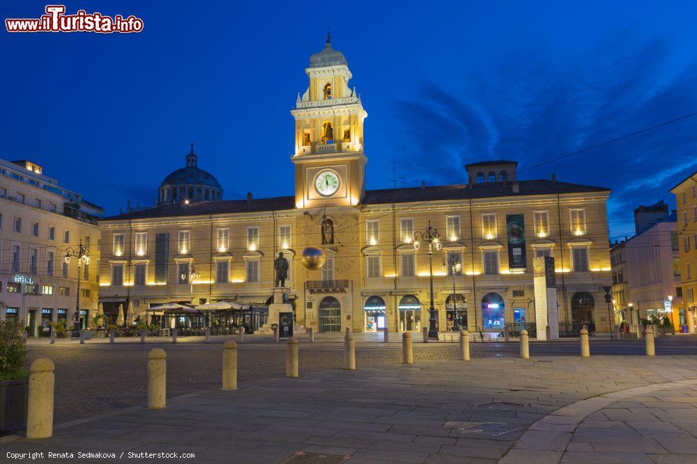 Immagine Il Palazzo del Governatore a Parma, forografato alla sera - © Renata Sedmakova / Shutterstock.com