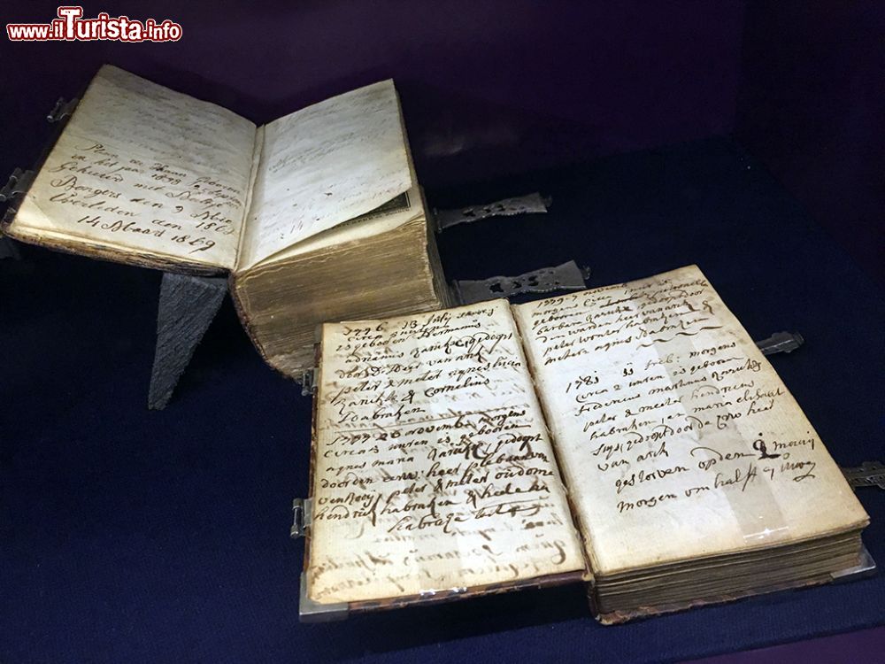 Immagine Il Museo della Biibbia di Amsterdam espone libri antichi e manoscritti a tema Vecchio e nuovo Testamento. Siamo ad Amsterdam in Olanda © Andrea Mazza
