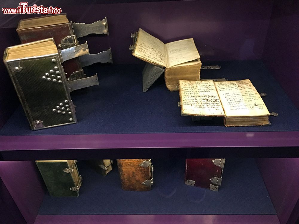 Immagine Bibbie storiche esposte al Museo Bijbles di Amsterdam in Olanda © Andrea Mazza