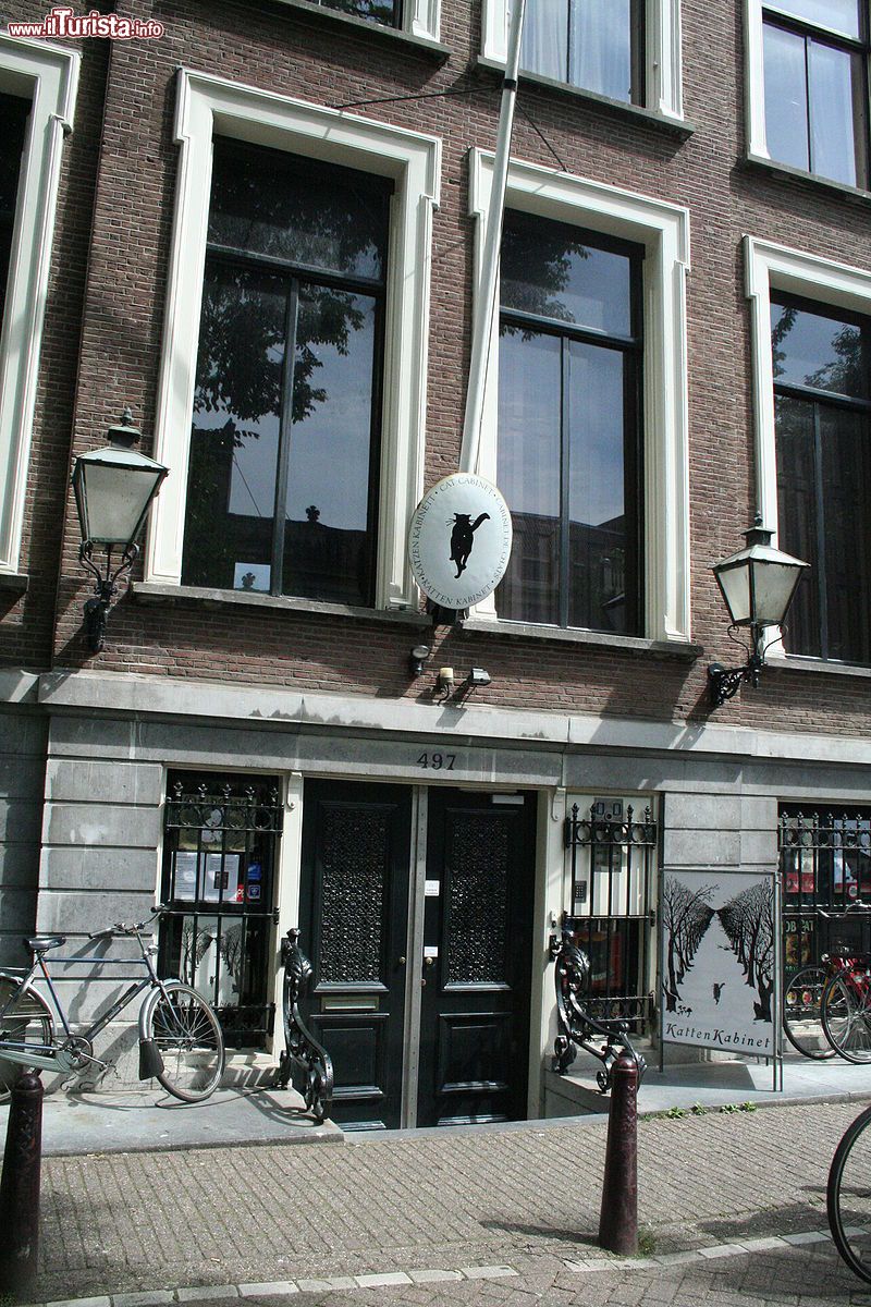 Immagine L'ingresso del Katten Kabinet di Amsterdam dove si trovano opere d'arte a tema gatti - © PersianDutchNetwork, Wikipedia