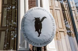 L'insegna del Museo dei Gatti, Katten Kabinet, ad Amsterdam in Olanda - © DutchMen / Shutterstock.com