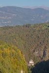 Il santuario di San Romedio visto dall'alto: è ospitato nella Val di Non, parte nord occidentale della provincia autonoma di Trento.



