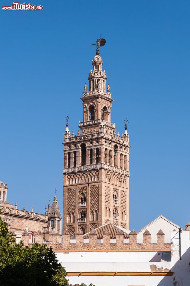 Immagine Uno dei simboli della Spagna, la Giralda, un tempo era il minareto della Moschea di Siviglia