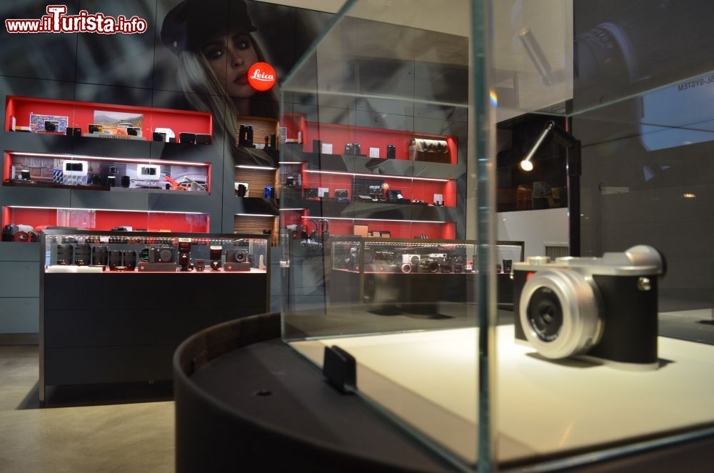 Immagine Visita al Centro Italiano per la Fotografia di Torino: dentro al Leica Store