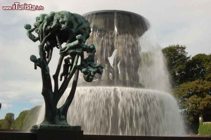 Fontana e statua al Vigeland