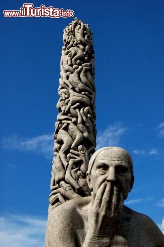 Obelisco e anziano di Vigeland