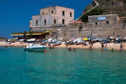 La spiaggia dell'Isola di San Nicola alle Tremiti, mare Adriatico - © Buffy1982 / Shutterstock.com