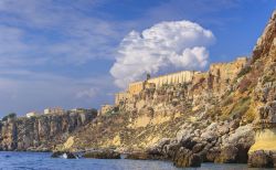 Un temporale in lontananza fotografato dall'isola di San Nicola, arcipelago delle Tremiti, Italia